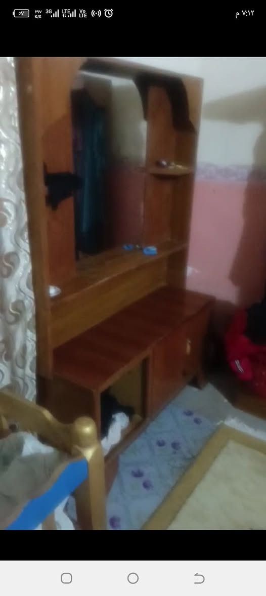 غرفه اخشاب للبيع السعر 300 مجمع حطين مقابيل منتزه ***********

