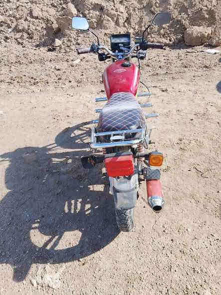 سلام عليكم دراجه ايرني للبيع موديل 2021 محرك وكير فول محرك ممفتوح كهربائيات كلها شغاله الدراجه نكره سلف سعر 550 وبي مجال مكان رمادي 
رقمي ‭0787 540 1209‬
