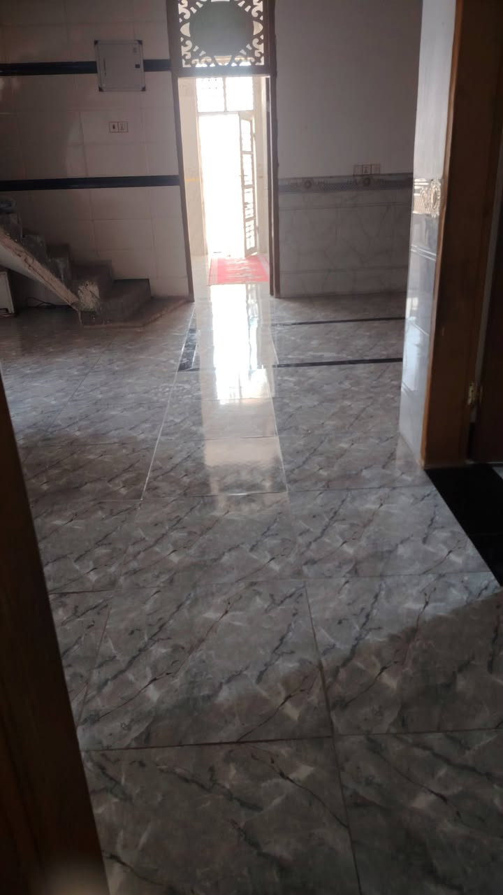 بيت للبيع شارع السياسين مجمع حجي حسين خلف الشركه بناء مضيف مطبخ غرفتين وصاله 8 صب كونكريت بيت جديد  واتساب***********
