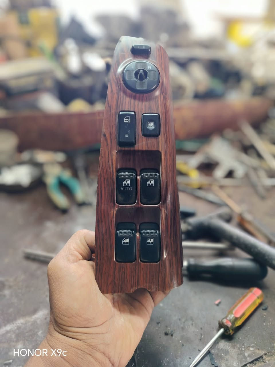 اللهم صلّ على محمد وآل محمد 
توصيل لجميع المحافظات 
تكحم تفيصخ
***********واتساب
العنوان الديوانية حولي الخصيمة مقابل الزرعه 
ورشة الصادق لتصليح مكائن جام واقفال السيارات
