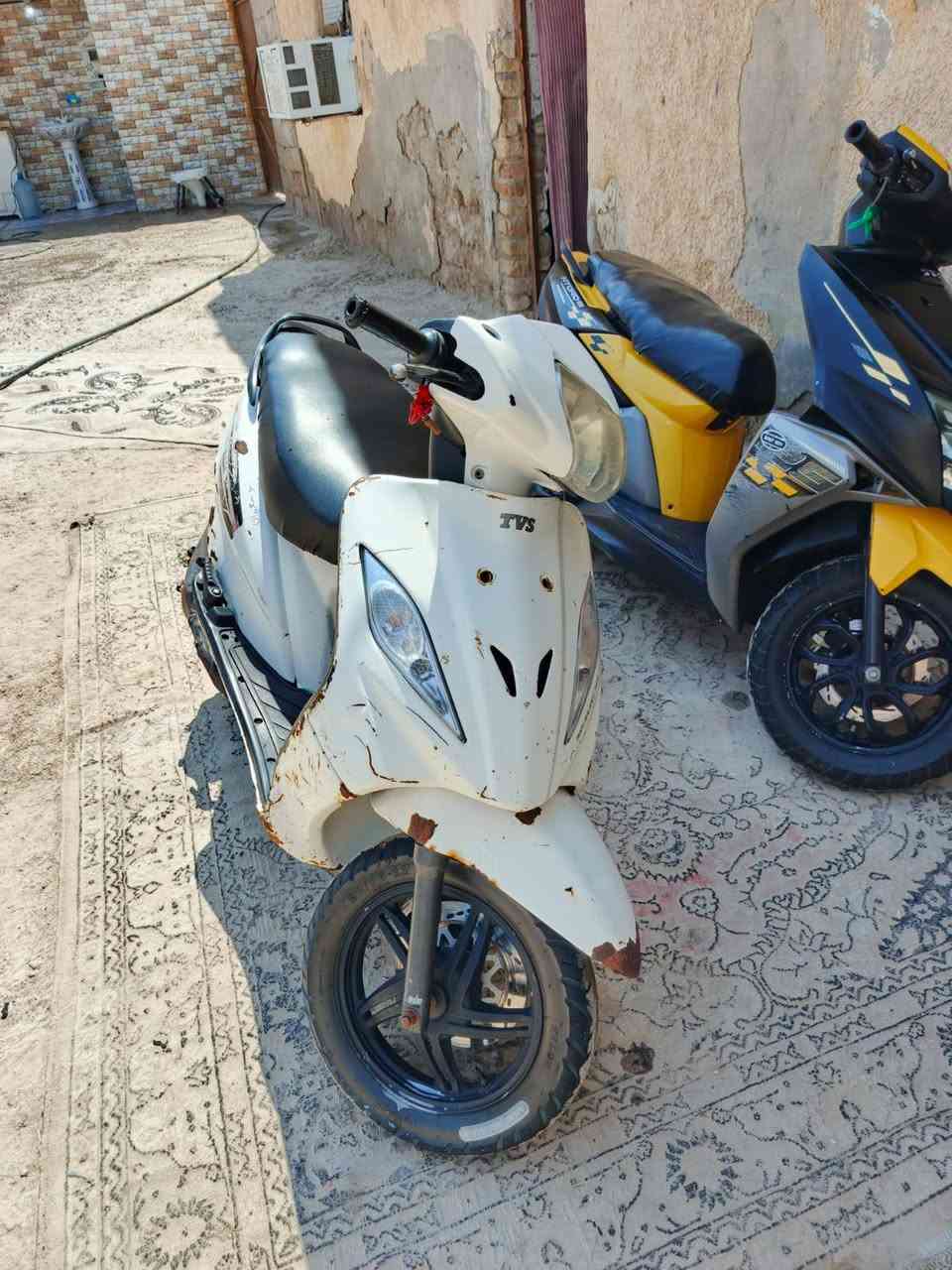 دراجه TVS ويكو هندي شغاله وين ما تريد دراجه قويه كفرات حديد كهربائيات كلها شغال عوزه ترتيبات بسيطه سعره 450وبيه مجال بسيط /***********
