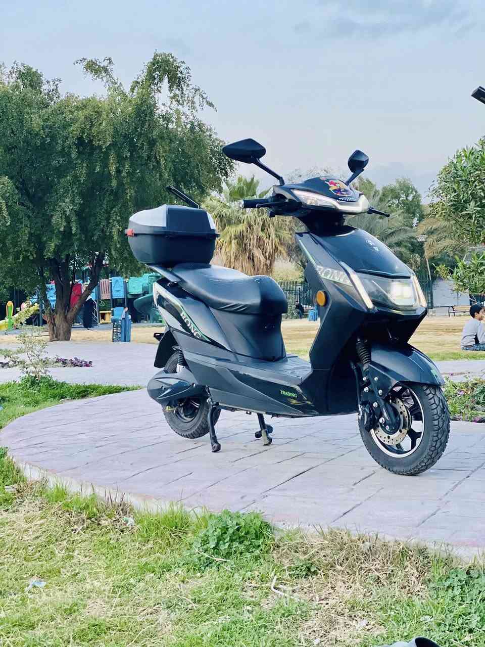 دراجه شحن سكنس MTR 2025
6 بطاريات جدد  ع الفحص 
تمشيك 60 كيلو بشحنه وحده 
3 نمر سرعتها 75 حقيقي 70 
ملف 2000
كهربائياتها كامل 
جنطه خلفيه وياها وخوذه 
بريك امامي دسك الخلفي بنزات 
سويج 2 بصمه 2 
سعرها 490 الف 
مكاني بغداد اليرموك 
رقمي ***********
