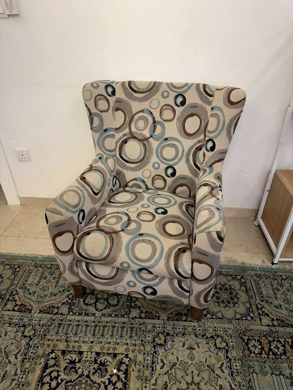 تخم ماركة دوكتاش يحتاج تنظيف والأيد  الجلد متضرره الباقي بحالة جيده خشب متين ما مكسور ٧ مقاعد ٢ قنفه و٢ كرسي ينفتح سرير وبي مخزن والسعر مناسب


**إذا كنت صاحب هذا الإعلان وتريد حذفه لأي سبب، رجاءا أرسل رسالة إلى الدعم الفني**