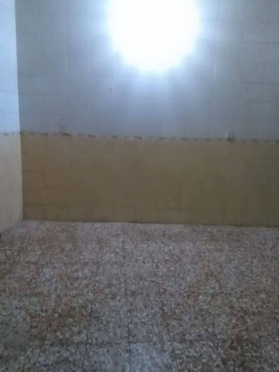 يوجدبيت للايجاربالتقيه الثالثه شارع مطعم بغداد اول فرع بالتقيه البيت يتكون
من مطبخ صاله ومجمع حمامات وصاله وثلاث غرف بالطابق ومجمع حمامات بالطابق الثاني للاستفساراتصال ***********
