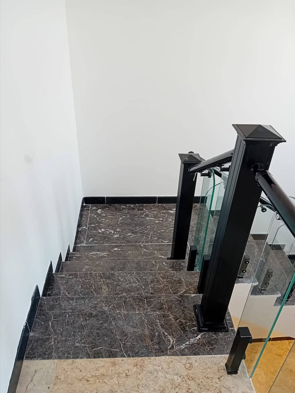 اهلا وسهلا متابعينا الكرام 😍
شركه تنظيف  
الحمد الله تم نجاز موقع في منطقه دوره حي دجله مساحته 160.م
كادر مختص بل تنظيف مواد فعاله ودرجه اولا 
حك ارضيه وتلميعها بمواد فعاله ودرجه اولا 
تلميع زجاد 
تلميع البواب 
شطف سيراميك مع تلميعه 
تصفيه جام والرضيه ولبيبان وسيراميك 
اسعارنه مناسبه الحجز والستفسار التصال او مراسله علا واتساب الهاتف.        

                     ***********           شرفتمونا
