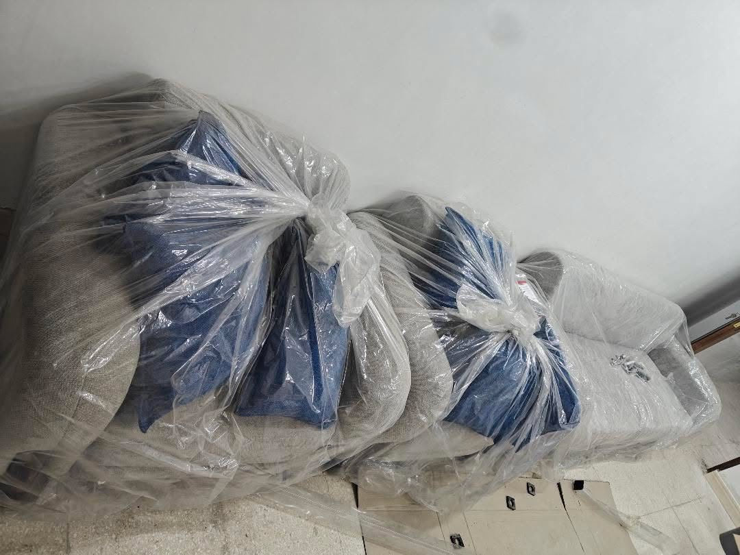 تخم جديد غير مستعمل بجيسه ، عشر مقاعد بيهن طبقة سبرنك شغل درجة اولى  
سعر الشراء مليون سعر البيع ٩٠٠ وبي مجال بسيط
عنواني شارع فلسطين قرب نادي تركماني 
الرقم ***********
