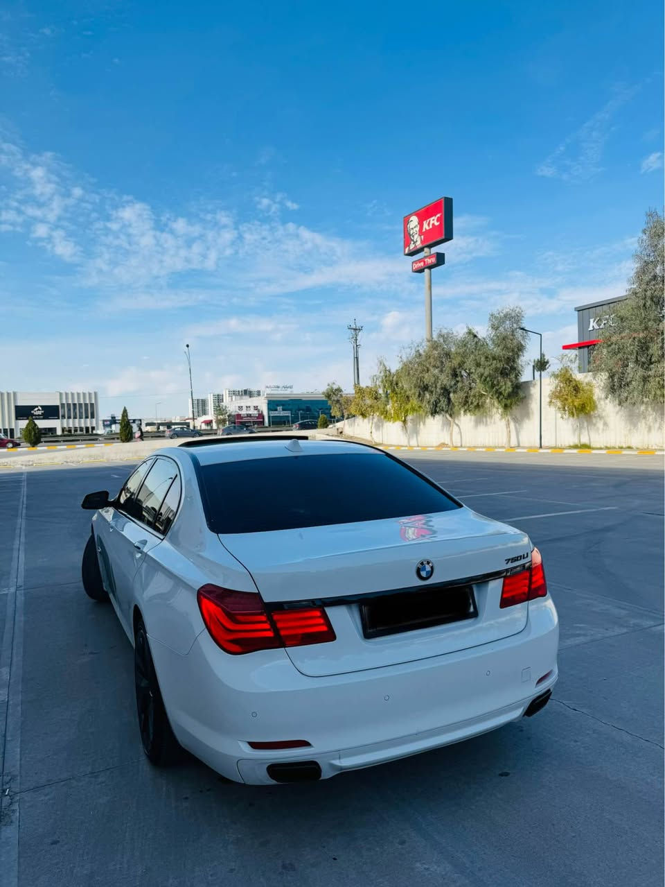 BMW 740Li
بێ رەقەم ادوات ادوات دبی بدون رقم 
مۆدیل ٢٠١١ فول فول مواسەفات ڤی ڤی ئایپی 
مەکینە ٦ پستن مەرغوب 
دەرکە لارج + ناو قەیسی+ گێر کوبرا + ٦ مۆد لێ خورین 
+دەرکە شەفت + سندوق شەفت + سلایت گەورە+ کوشن موساج خەزن کارەبای +کوشن سارد و گەرم + کەلە شاشە + شاشە گەورە ٣ شاشە + ٥ پەردە کارەبای +تەبرید مەرکەزی ٦ ڤانە + سیدی دیڤیدی تەلەفزیۆن بلوتوز ٣ ئۆکس ٢ یوئیس بی گی پی ئیس شاشە کۆمپیوتەر +ڤۆلیۆم تحدید سرعە سیستەم سیری ….هتد 
سەیارەکە مواسەفاتی لە ژمار نایە فول فول مواسەفاتە 
سەیارەکە بۆ هیچ شتێک مەپرسە سەیارەیەکی زۆر جوان و پاکە سەیارەکە دوبەیە بێ رەقەم کێشەی مەدەنی بەشەرت 
گێر و مەکینە و کارەبایەتی بەشەرت 
گۆرینەوەش دەکەم بە شتێک بە دڵم بێ 
*********** أربيل, العراق
