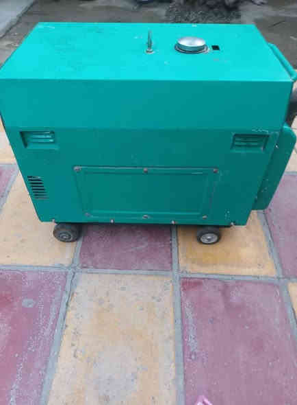 مولد{ 5 } كيفي { 30 } محرك بلادي ملف بلادي بس نقص باتري تجي تفحص وتاخذ سعر{ 350 } بغداد حي الامين واتساب  ***********  بغداد  {ماعندي توصيل }
