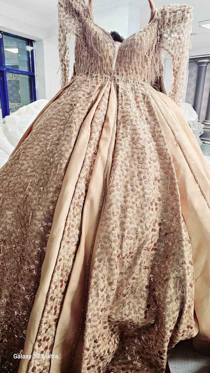 سلام عليكم متوفر شروة فساتين عرايسي وسهرة العدد1000
لتواصل00905397770392
@إشارة


**إذا كنت صاحب هذا الإعلان وتريد حذفه لأي سبب، رجاءا أرسل رسالة إلى الدعم الفني**