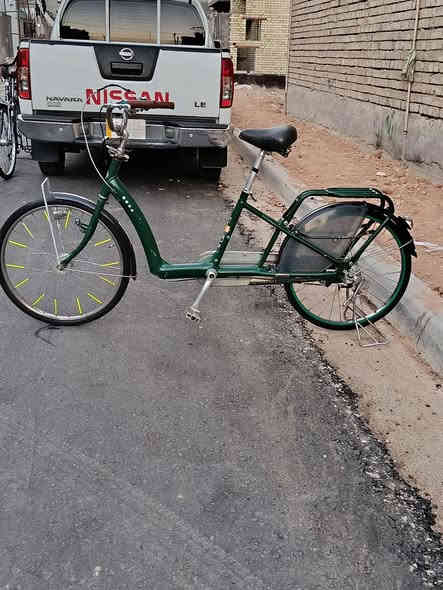 السلام عليكم باسيكل ياباني اصلي اسمه تكسي حجم 24  تلث نمر  ما بيه شي نضيف حيل    السعر 100 وبيه مجال للطيبين الرقم ***********  فقط واتساب
