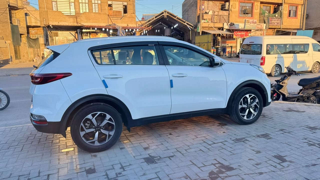 سبورتج موديل ١٩ شكل ال٢٠ خليجي شركة الدوليه مكفوله كفاله عامه عدى بارد بسيط جدا بلهلال الجاملغ الخلفي 
المواصفات 
سقف بنوراما 
مكينه ٢٠٠٠
فول تحكمات 
اشاير بلمري 
شاشه جبيره 
بصمه 
لد نهاري 
حساسات خلفيه 
اشارة ترحيب 
وبعد باقي المواصفات المعروفة 
السياره ماشيه ٤٥ حقيقي سبير منازل مدوشمه عام 
سياره جاهزه كل نقص مابيه تخم تاير جديد 
مكاني الحرية 
السعر 205 وبيه مجال حك الجية 
***********
