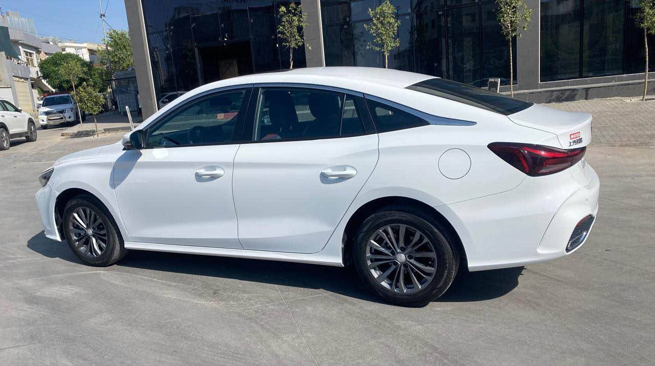 بەناوی خوای گەورە 
MG GT 2024
***********
ئێم جی جیتی ٢٠٢٤ 
شاشە ئەكتیڤ 
بۆیاخ تەنك 
سەیارەكە ٨ هەزار كم ڕۆشتووە 
فول مواسەفات كامێرە ٣٦٠ 
حاسە و كامێرە و سڵاید ، مواسەفاتەكان دیارن
بەرگە كوشن و گاعی قاڵبی بۆ كراوە 
سەیارەكە ڕۆنی مۆتۆڵی تێكراوە
یەك پەڵەی بچوك پیدی ئاڕی هەیە 
سەر چەمەلەغی دواوە 
بەس لە سۆنەر دەرئەكەوێ
 سعری ١١٩ گەڵا و مەجالێكی كەم
تكایە گەر مشتەریت تەلەفون بكە 
***********
لە سلێمانیە سەیارەكە السليمانية, العراق
