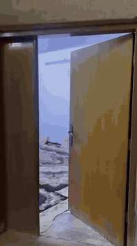 مسلح مساحه 72
موقع ممتاز 
البيع مستعجل 
السعر 115بدل 125 لان تحتاج ترميم بسيط ومستعجلين ع بيعها
للاستفسار  ‭٠٧٧٠ ٢٥١ ٠٣٠٦‬
