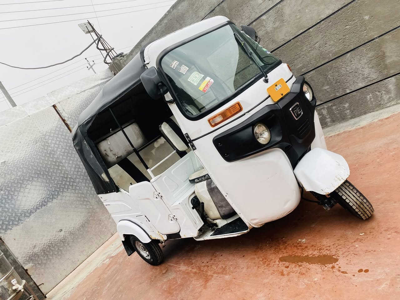 السلام عليكم تكتك للبيع مديل 22 شهر 10 رقم وسنويه
 تكتك كفاله ماعده طخه بل بك لايت الوره 
 مكينه مكفوله لا تنقيص ولا تبخير  
تكتك نضيفه مال خبزه 
سعر 8100 وبيها مجال بسيط 
مكاني بغداد قرب الشعب 
رقم الهاتف ***********
