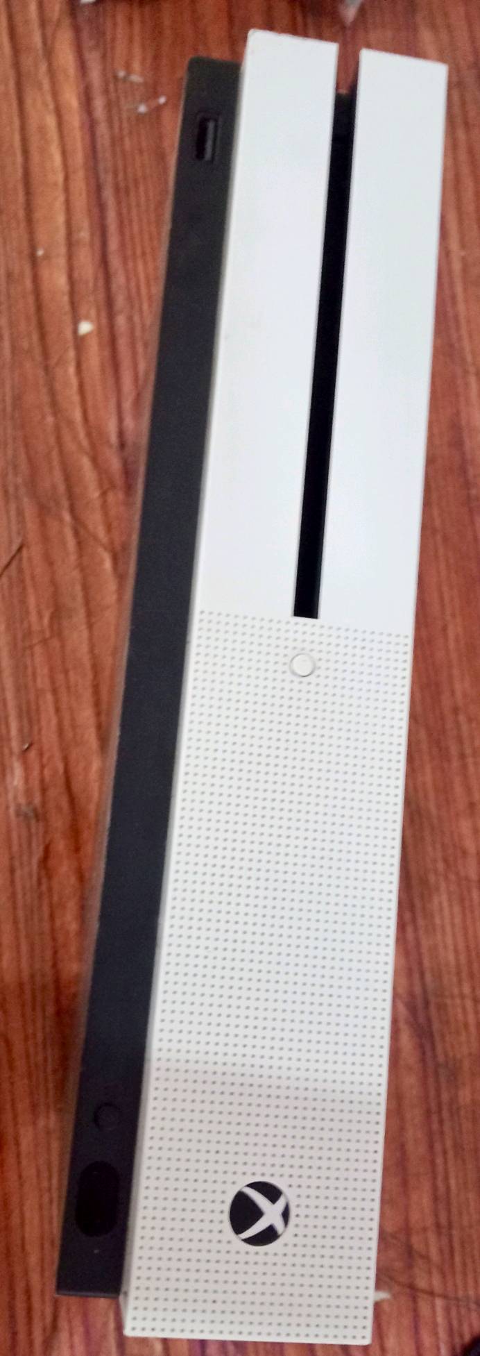 السلام عليكم جهاز اكس بوكس وان S ذاكره 1T
مع يده سير 
واير HDI و واير تشغيل و واير اليده 
مع كامل ملحقاته مخلص اشتراك كيم باص 
ما مفتوح نضافه 98% السعر 200 وبي مجال حك الجيه تواصل خاص العنوان بغداد حي ور ام الكبر والغزلان قرب تقاطع الكياره
