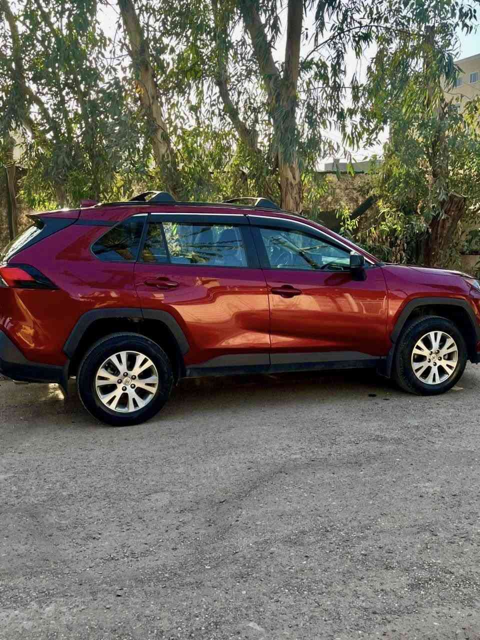 السلام عليكم
النظيف للبيع 
 راف فورLE (RAV4) للبيع موديل 2019  رقم بغداد بأسمي تحويل ثاني يوم 
(السيارة بدون صبغ فقط بارد خشم البنيد والجاملغ الخلفي )
————————————————————————
السعر :- 195 ورقه بيها مجال 

1-شاشة جبيرة 
2-كامرة دوارة 
3-اشاير بالمري 
4-كشن السايق كهرباء 
5-ويل كروم 
6-لايتات زنون عالي وناصي 
7-رادار امامي 
8-نظام كار بلي 
9-اوتو هولد 
10-مكينة 2500 
11-ثلاث وضعيات قيادة 

————————————————————————

السيارة جدا نظيفه وجاهزه بدون اي نقص  
مكان السيارة بغداد العامرية
للاستفسار ‬***********
