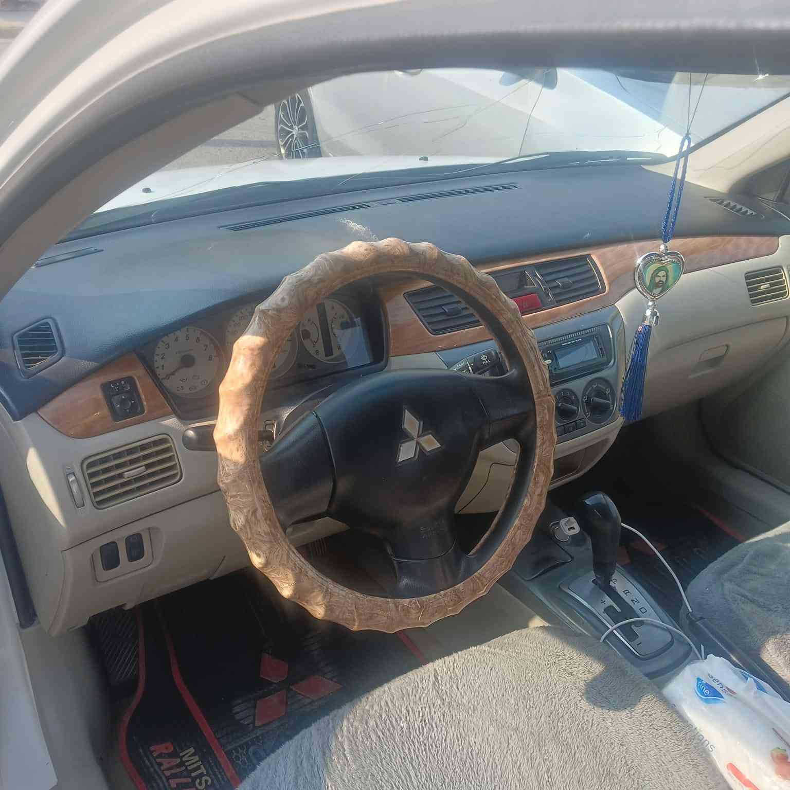 لانسر للبيع موديل ١٠ سياره جديده رقم ديالى بسمي سعر ٨٧  وبيه مجال بسيط مكاني ديالى  ***********
