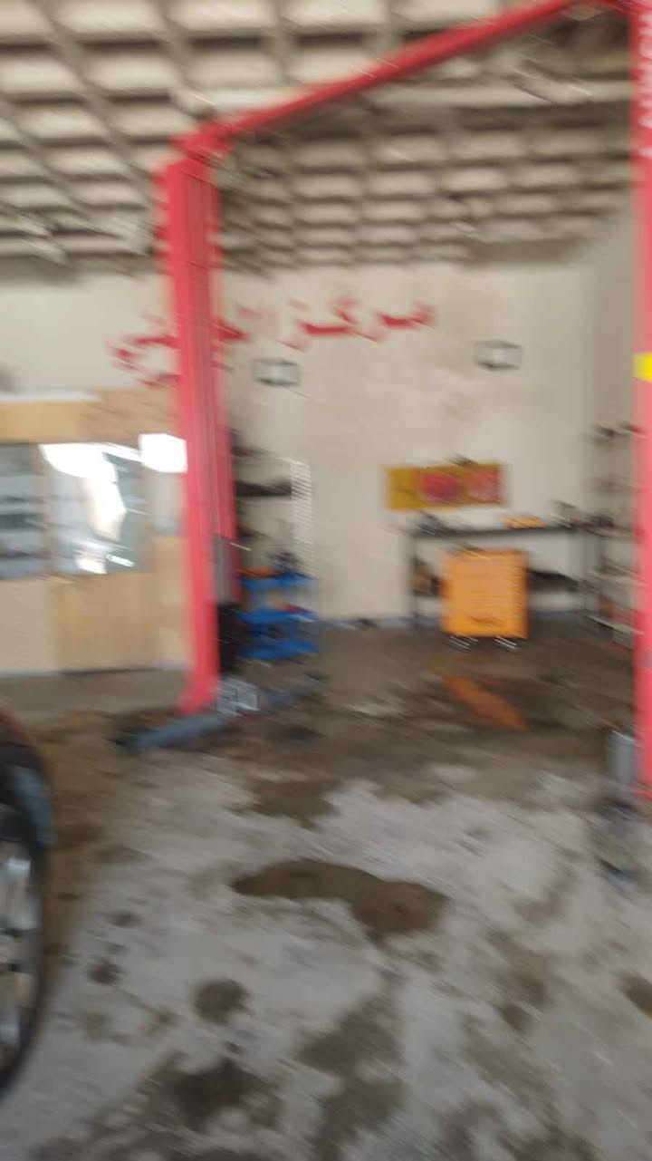 جك رفع السيارات ماركة لانش غنية عن التعريف مستعمل شهرين فقط .. تصفية ورشة السعر ٤٥٠٠ مليون قابل للتفاوض على السعر .. للعلم شريته في الورشة في ١/٥/٢٠٢٦ وما صعدت عليه غير سيارتي و٣ سيارات فقط اخو الجديد جدا. التصال على ***********  يوجد به واتساب البصرة قرب محلات التبريد البصرة, العراق
