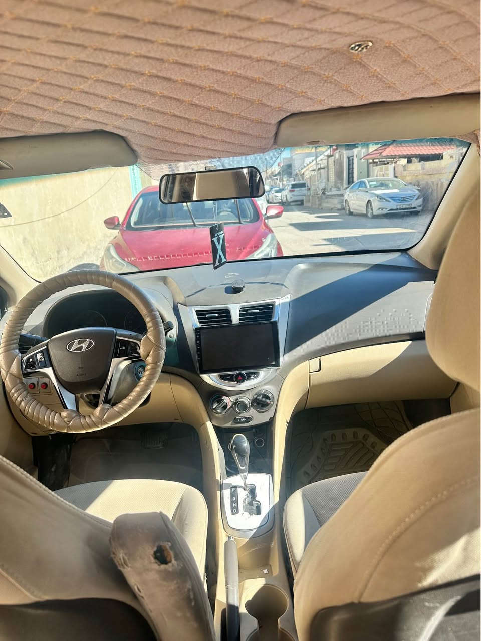 اكسنت 2015 محرك 1400 تدفئ تبريد جديد محرك قير جديد السياره غير مكفولة بيها مكانات صبغ السعر 73 وبيها مجال وبسمي رقم جديد سنوية ال 2029 هزه جديدة الهاتف ***********مكاني النجف حي الجزيرة قرب شارع الطاقة النجف, العراق
