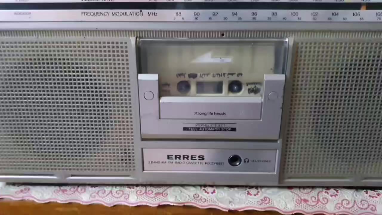 مسجل راديو جهاز بآلة كلش نضيف
شغال راديو ٣ موجات والمسجل  شغال 

فقط ترجيع ميشتغل ابيع بسعر راديو 

للبيع  ب٤٠ الف  يوجد توصيل للإستفسار راسلني خاص


**إذا كنت صاحب هذا الإعلان وتريد حذفه لأي سبب، رجاءا أرسل رسالة إلى الدعم الفني**