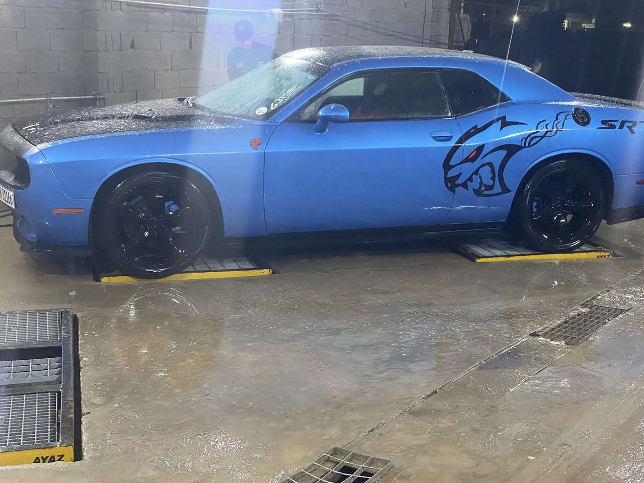 السلام عليكم جالنجر موديل 2012 امريكي حادثها جاملغ خلفي وهنا بيها جاملغ ثاني نطخ سياره لون سوده مسويلها تغير لون رقمها بغداد نكليزي كير محرك تاير صدر كله خير من الله سياره مابيها اي نقص تخم ويل مشدودلها عشرين جديد مكينه 3600 سعرها 105 بيها مجال سياره ترايك وان ميعجبك مكاني بغداد سبع البور *********** و ***********و ***********
