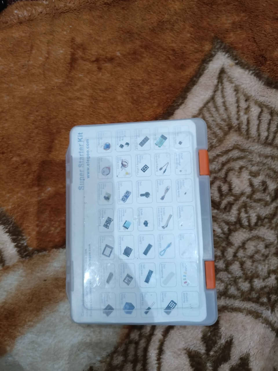 السلام عليكم للبيع علبة التعلم الإلكتروني والبرمجة Elegoo Super Starter Kit الأصلية ونقية بزاف (باقة جديدة ومكمولة 100%).
​هاد العلبة مثالية جداً لـ:
​طلبة المعاهد والمدارس التقنية (OFPPT, EST, FST, ENSA).
​أصحاب مشاريع التخرج (PFE - Projets de fin d'études).
​عشاق ومطوري الروبوتيك والاختراعات الإلكترونية (Arduino / DIY).
​المكونات لي كاينة لداخل (كيف باينة ف الصور):
​بوردة التحكم (السيستيم) مع كابل USB.
​شاشة LCD وكافة الحساسات الأساسية (حساس الصوت، الحرارة، الجويستيك...).
​محركات صغيرة (Servo + Stepper Motor) مع لوحة التوصيل (Breadboard). الجديدة, المغرب


**إذا كنت صاحب هذا الإعلان وتريد حذفه لأي سبب، رجاءا أرسل رسالة إلى الدعم الفني**
