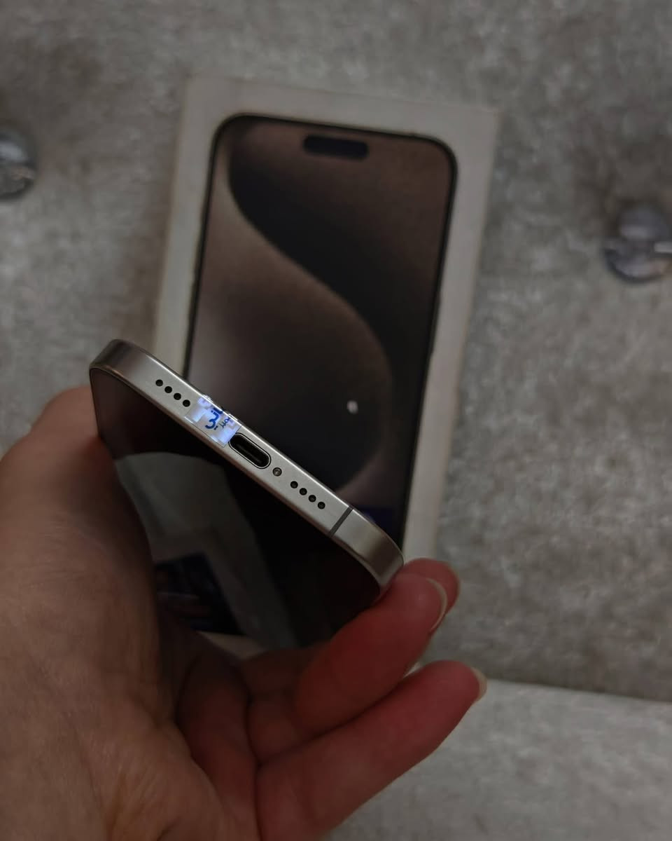 سلام عليكم
* ايفون 📲 15 برو ماكس
* لون تيتانيوم  مميز
* بطاريه 🔋91
* ذاكره 256
* شرق اوسط عربي 
* نموذج /AA
* شخط واحد ماكو بل جهاز اخو الجديد 
السعر خاص وتدلل ***********
