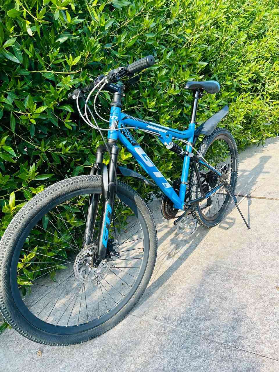 السلام عليكم 💙
للبيع بايسكل جبلي حجم 26 فريم عالي كامل بدون نقص 
يدات جديده سستم كامل جديد وشغال بدون نقص 
بريكات دسك بلمكان دبل امامي شغل ودبل وسطي جديد
السعر 125 الف مكاني بغداد حي الجوادين 
للاستفسار/ *********** بغداد, العراق
