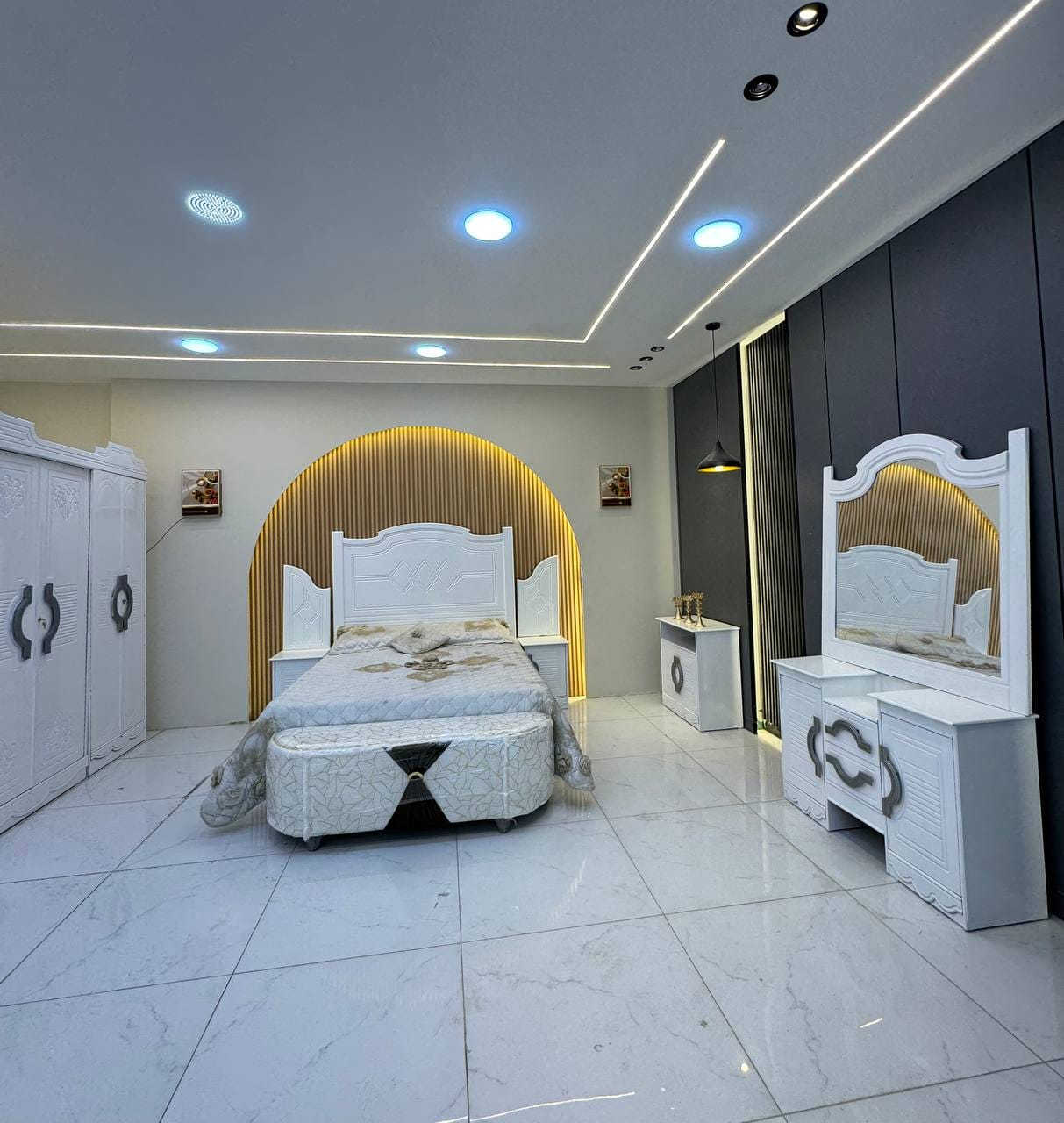 السعر // مليون فقط 😍

🔅تفاصيل الغرفة المرمري  ....

 خارج ٤ملم ام دي اف 🔺
وداخل معاكس ٣ملم 
صبغ حراري  درجة اولى 

عدد القطع  ٧ قطع 😍
🔺1 //جرباية  قياس  ١٦٠ × ٢٠٠ 
🔺//ميز جانبي ايسر قياس ٥٠
🔺2// وميز  جانبي  قياس ٥٠
🔺3// زاوية ارتفاع مترين عرض ٨٠
🔺4// وميز بلازمه  
🔺5//وميز مراية ارتفاع مترين عرض ١٢٠
🔺6// وكنتور ٦ باب  ارتفاع مترين و١٥ طول ٣ متر و١٥

القطعه الثامنة حسب الطلب شازلون
سعرها ٥٠ الف ❤️

(توصيل مجاني مركز بغداد )
التوصيل يشمل الشد مجاني 🔥
(اطراف ٥٠)
باقي المحافضات حسب البعد
شازلون سعرها ٥٠ الف
شازلون مخزن ٧٥ الف


**إذا كنت صاحب هذا الإعلان وتريد حذفه لأي سبب، رجاءا أرسل رسالة إلى الدعم الفني**