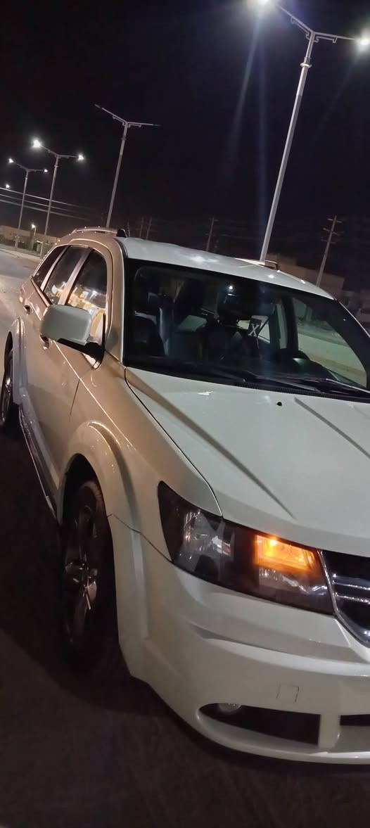 سلام عليكم 
دوج جورني 2016  
مواصفات كروس رود ❤️‍🔥 فول مواصفات عده الفتحه
مكينه 4 سلندر حجم 2,400
  7 راكب تبريد مركزي 
بسمي رقم دولي  
مكاني البصرة أبي الخصيب
السعر,118 للاستفسار ***********
صور الحادث موجودة
