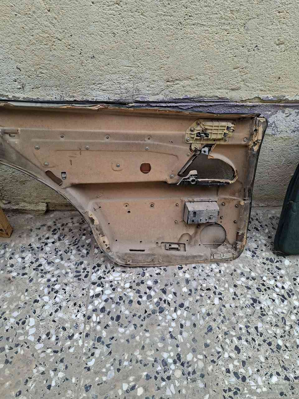 بطاين شبح 93 الباب القصيره نظافتهن79 بالميه ثلث قطع السعر150 الف للتواصل***********
