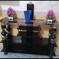 ميز تلفزيون • حجم كبير