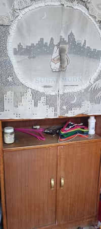 غرفة اخشاب مستعمله نظيفه سعرها 500 الف وبيها مجال الي شراي يراسلني على...