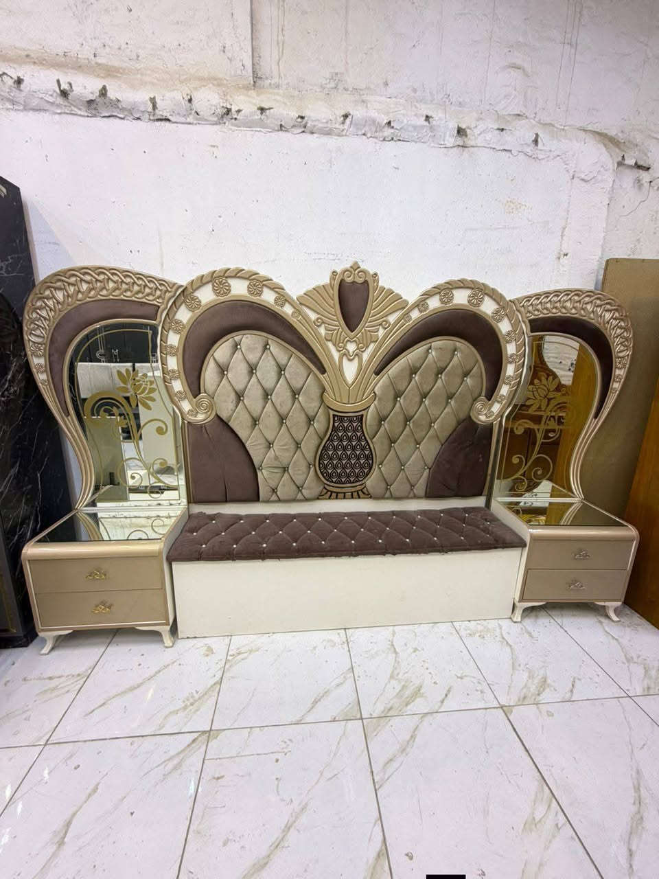 سلام عليكم غرفه مستعملة للبيع ب700 نضافته 80/100 مكانه المدائن الشراي يخابر ***********
