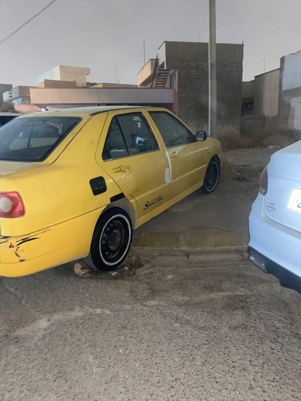 سيارة شيري كوين للبيع او المراوسه موديل2010 كير ومحرك يارس رقم بغداد مشروع وطني شرط التحويل كهربائيات شغاله بيها بطاقة بانزين سيارة جاهزه مابيها نقص السعر25بيها مجال ***********
