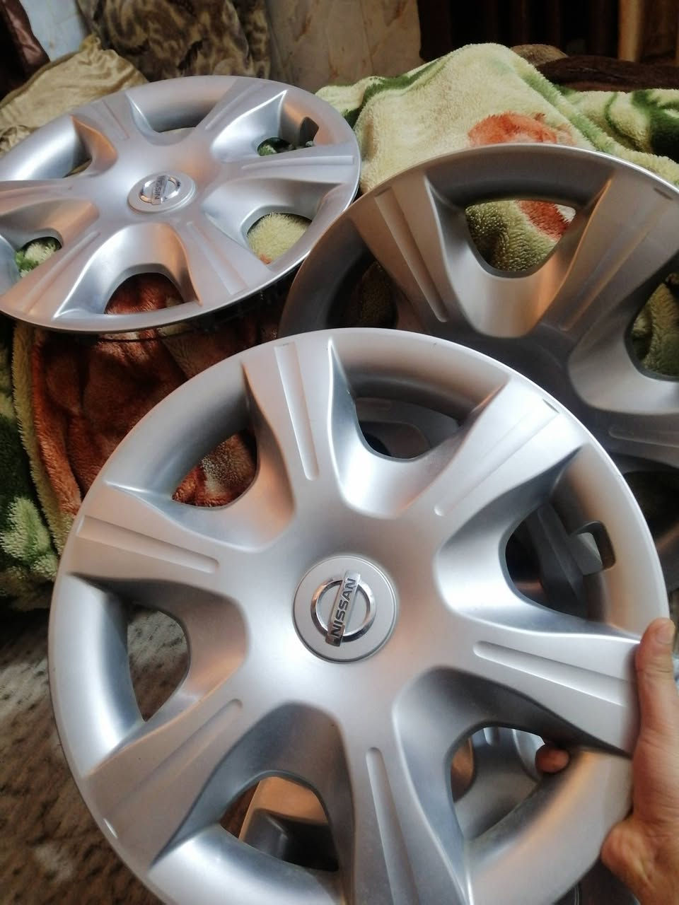 السلام عليكم كبات صني هندي
بلاديات حجم 15 بالجيس 3 كبات جدد بالباكيت بس واحد مجلخ سبره ب الف نفس لون ورش جلخات 
قيمهن واخذهن بالعافيه عليك  
عنواني نجف 
***********
