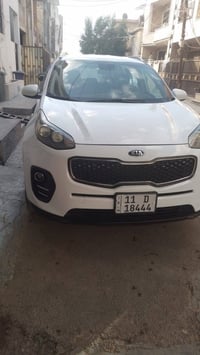 كيا سبورتج 2017رقم بغداد بسمي السيارة ماشية 125 السعر 175وبيها مجال حك...