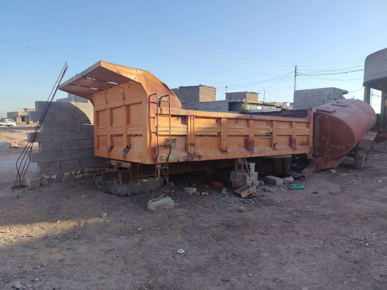 سلام عليكم بدي للييع طويله جك كامل كبل شده مكان رمادي 5 كيلو ***********//***********
