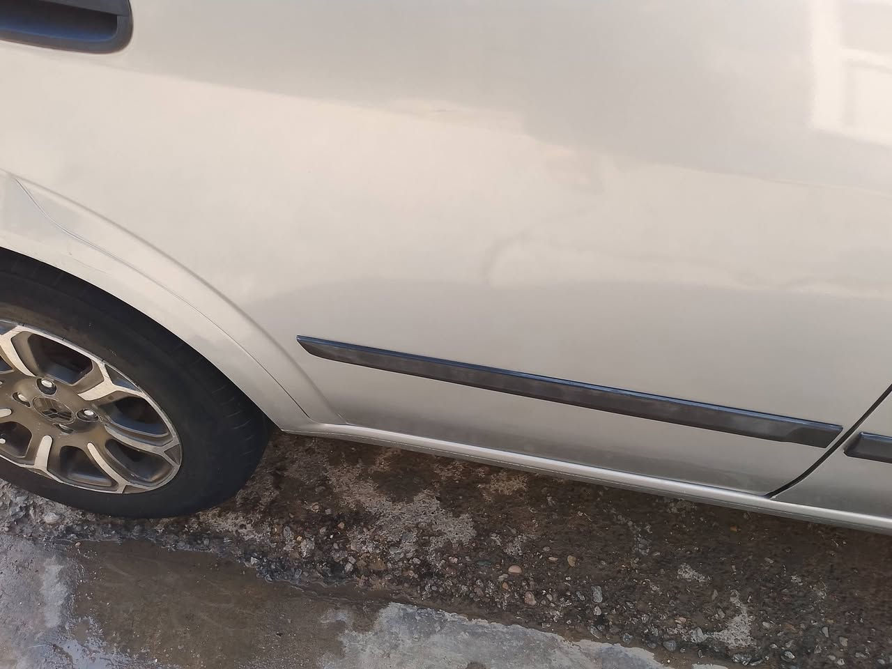 السلام عليكم رمضان كريم طيبة موديل 2015 اج بارك جان بيها جراد من صبغة حزام كير ومحرك وتبريد مقفول صدر جديد وغرفة جديدة جام خلفي امامي كهرباء بلاد ويل كب حجم 14. رقم بغداد دولي باسمي معروضة ب47 ورقة بيها مجال للاستفسار رقم هاتف *********** بغداد شعب شارع الصحة
