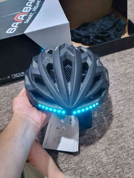 السلام عليكم
خوذه دراجات هوائيه 
تلبس قياس L/M
لون اسود طافي 
بگ لايت وشاير 
تحكم عن بعد 
شحن تايبسي
جديد غير مستخدم 
السعر 20 الف  فقط
البصره مقابيل سجن حمدان 
***********
