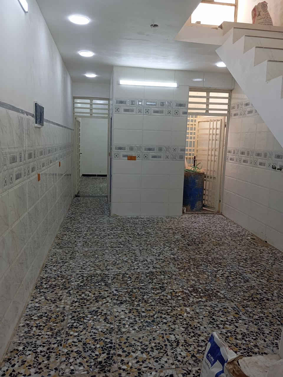 للبيع بيت جديد بناء حديث 4*20 الدسيم طابق واحد والطابق الثاني صاعد البناء البيت فارغ  *********** وات ساب موجود
