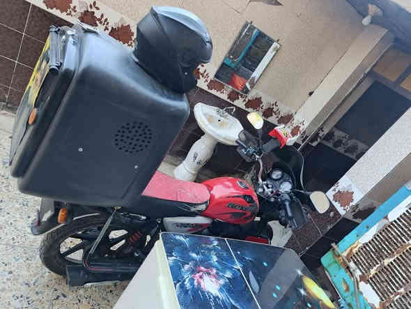 دراجه بوكسر للبيع اوراق اصوليه كاملة الدراجه ما مرقمه بس الاوراق موجودة كامله وراعيه الاصلي موجود اذا تريد ترقم يرقمك كهربائيات كلها شغاله دراجه حلوه ونضيفه المكينه مجفته تجفيت شركة يعني مابيه اي شي تجي تفحص اذا بيه اي خلل اني خسارك دراجه مال شغل حلو مرتبة كبال عينك شوفه التواصل ***********
مكاني بغداد حسينية المعامل السعر مليونين وبيه مجال حك الجيه
