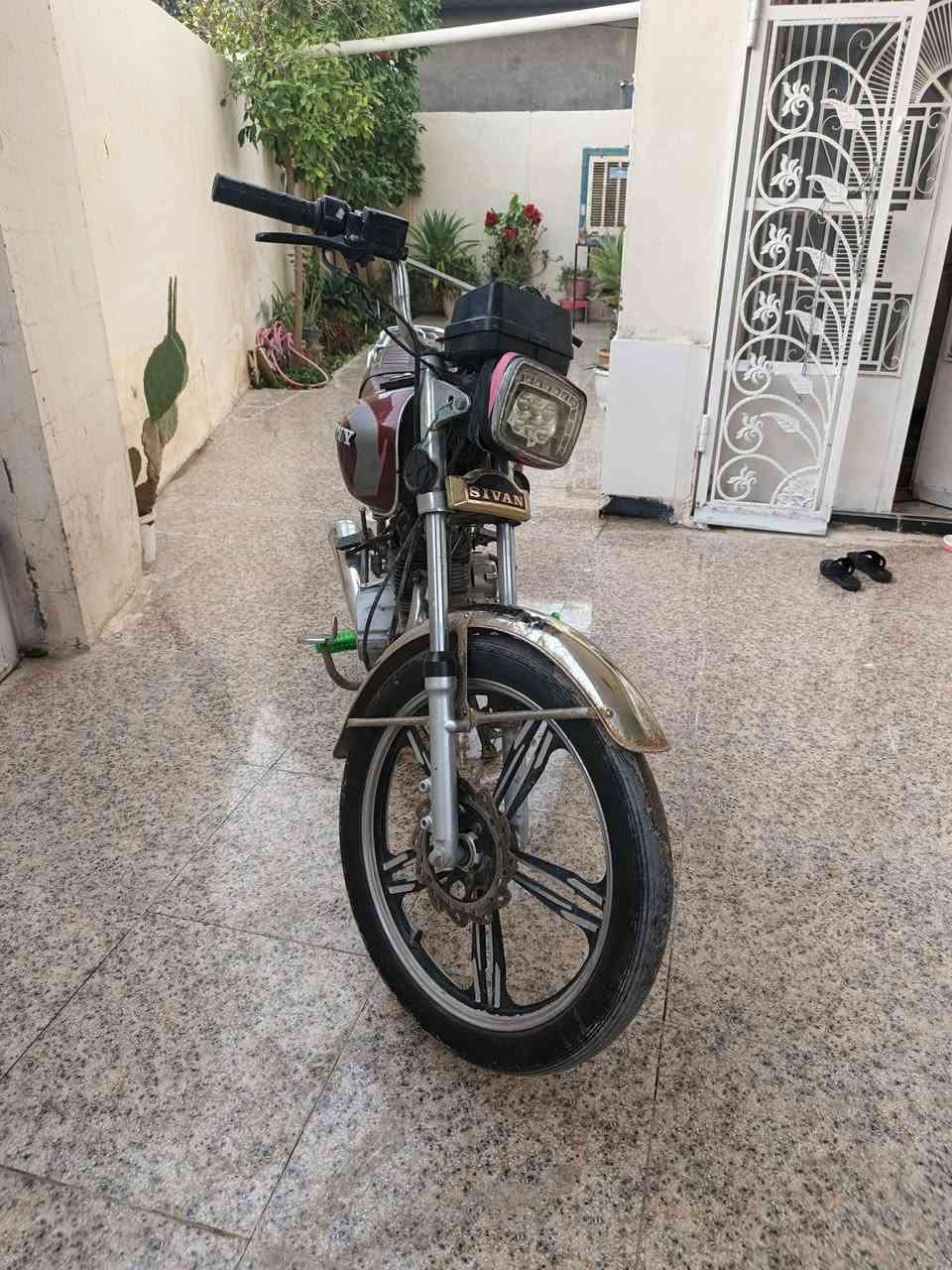 السلام عليكم
دراجه سيفان موديل 2021 
اوراق كامله دراجه خير من الله 
مكينه ناعمه السعر اتصل على الرقم دلل
،*********** 
مكاني ديالى ناحيه ابي صيدا
