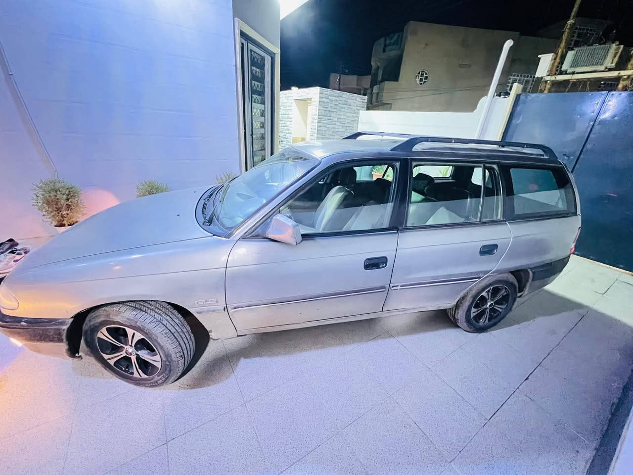 سيارة أوبل أسترا (Opel Astra) ستيشن - للبيع
​سيارة عائلية نظيفة جداً، باسمي والتحويل بشرط وجاهزة للعمل والارزاق.
​التفاصيل:
​الموديل: 1994.
​الرقم: نينوى (رقم جديد مسطرة).
​الملكية: السيارة باسمي والتحويل مباشر وبشرط.
​البودي: مصبوغة عام للجمالية، البونيد مبدل.
​المحرك: بحالة ممتازة جداً (بشرط الفحص).
​التجهيزات: التدفئة والتبريد شغالين 100% (تبريد ثلج ونار).
​الحالة الميكانيكية: طخم كامل جديد، حدادة ومحرك وكير بشرط الفحص (شغل واطلع).
​الموقع: الموصل - الجانب الأيمن (حي الإحليلة).
السعر:45 ورقة.
​للتواصل والاستفسار:
رقم الهاتف: ***********
يمكن التواصل عبر (اتصال أو واتساب أو الخاص).
