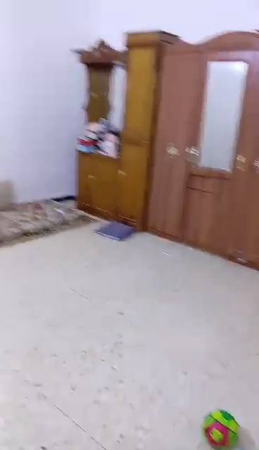 بيت بناء حديث طابقين مساحة ١٠٠م في حي الصديق عرب جلوب رقم العقار ٨٧١ شارع ١٠م مدخلها من شارع ٢٠ بضهر شارع ١٥ يتكون من استقبال ومطبخ بصاله الدرج و٣غرف نوم صحيات فوك وجوه وخارجية البيت كامل السعر مناسب ١٥٥مليون بي مجال مليون لو مليونين او ٣ هاي تبقى قناعة صاحب العقار اي استفسار اتصال وبخدمتكم مكتب ابو الخير للعقار اكو فديو للبيت اي استفسار راسلني واتس او خاص ابعثه الك تحياتي للجميع مكتب ابو الخير للوساطه العقاريه تعاملك مباشر مع صاحب العقار ***********
***********
***********
***********

