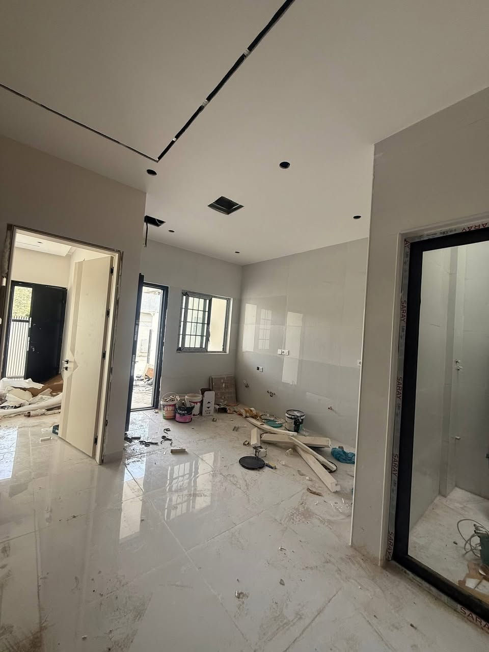 🏠دار صفر بناء حديث
   موقع مميز للبيع
~~~~~~~~~~~
البيت فول فول✔️
نظام دكت سقف مغربي✔️
دبل جام المنيوم✔️
~~~~~~~~~~~
طابو ملك صرف✏️📋
~~~~~~~~~~~
📐المساحه:106م
📐الواجهة :-6.75م
~~~~~~~~~~~
📍الموقع :-طريق بغداد 
حي المعلمين
~~~~~~~~~~~
💸السعر :علق تم يوصل السعر
~~~~~~~~~~~
يحتوي الطابق الاول على:-
كراج +مطبخ+استقبال
غرفه نوم +صحيات 
~~~~~~~~~~~
يحتوي الطابق الثاني على:-
هول +صحيات + 3غرف نوم
~~~~~~~~~~~
الطابق الثالث يحتوي على:-
بيتونه
~~~~~~~~~~~
للاستفسار اكثر الاتصال على
***********📱
~~~~~~~~~~~
نستقبل جميع العروض 
🏠السكنيه  🏛️التجاريه
مكتب عدن بدايه سايدين عدن مقابل مجمع جوهره
