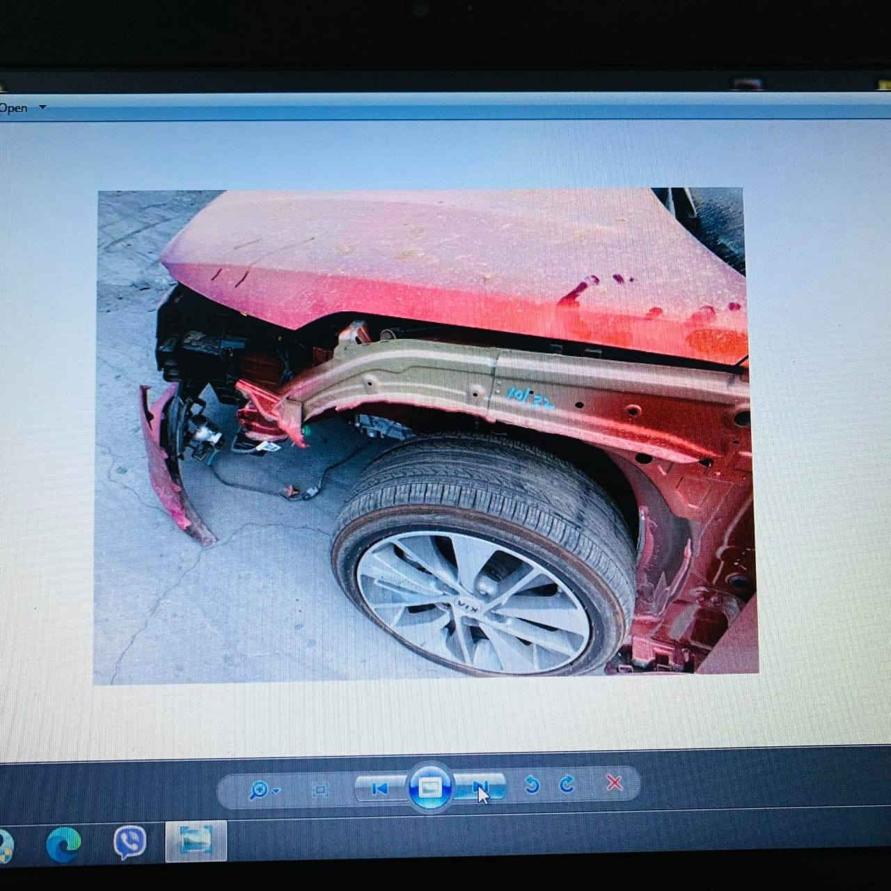 السلام عليكم
Kia Optima S 2019
وارد امريكي 
حادثها چاملغ السايق مصلح بدون ايرباگ
صور الحادث مرفقه
لون السياره ماروني

المواصفات 
1) كاميرا خلفيه
2) مكينه 2,400 GDI
3) شاشه كبيره Android Auto و Apple Car Play
4) رادار امامي و خلفي و جانبي
5) حساس خلفي 
6) تحديد مسار 
7) مثبت سرعه 
8) كشنات جلد و مخمل
9) كشن السائق كهرباء
10) تحكم بالستيرن
11) اشاير بالمري
12) نقطه عمياء
13) لد امامي و خلفي
14) حساس اطارات
15) ثلاث وضعيات قياده ايكو و عادي و سبورت

رقمها بغداد
السياره ماشيه 77 الف ميل قابل  
للتواصل وتساب ***********
