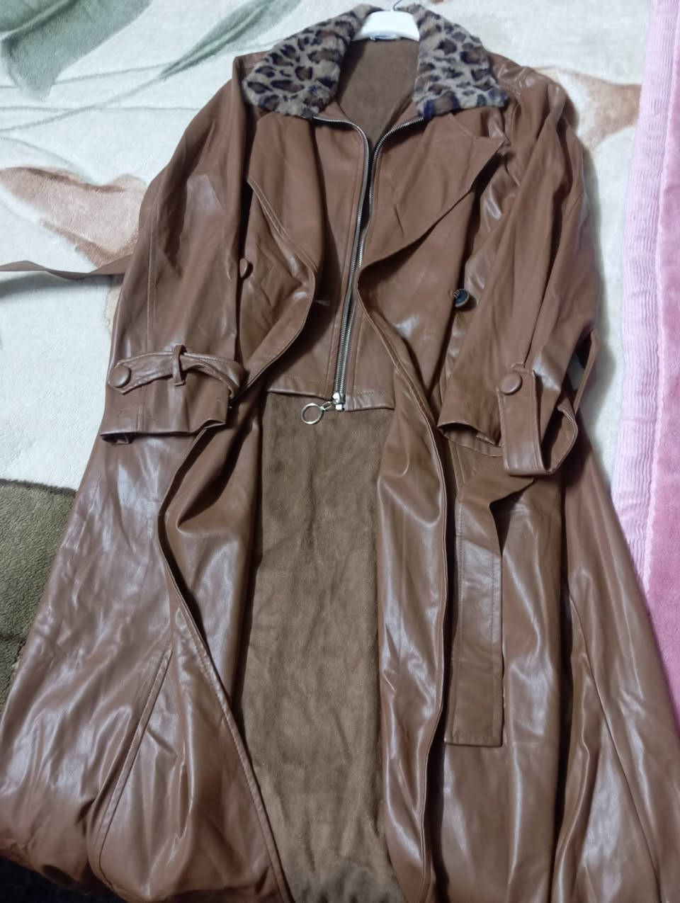 للبيع كوت جلد مبطن شاموا ياخته فروا مثل ماموضح بالصوره ٢٥ الف


**إذا كنت صاحب هذا الإعلان وتريد حذفه لأي سبب، رجاءا أرسل رسالة إلى الدعم الفني**