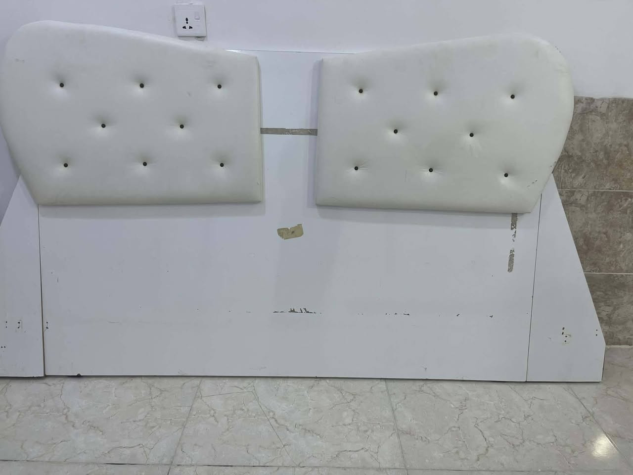 تاقمی نوستن پاک و بێ عەیب
 دەسکەکانی هەموی ماوە 
خۆی کردویەتیەوە سیسەمەکەی هەلوەشاندوە
دۆشەکی لە گەلدانیە ١٥٠هەزار سەنگەسەر


**إذا كنت صاحب هذا الإعلان وتريد حذفه لأي سبب، رجاءا أرسل رسالة إلى الدعم الفني**