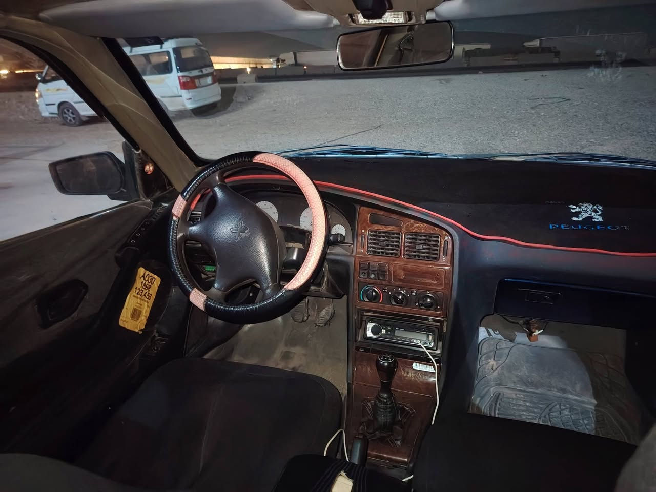 سلام عليكم من رخصت الادمن 
بيجو بارص موديل 2015 للبيع
سيارة كير ومحرك خير من الله تبريد شغال 
بيهة دعمه صندوك ممكصوصه بس معدله موضحه بل صورة 
باب بضهر السايق مدعومه ومشط ستيرن يحتاج تبديل جبن او واشرات تعبانه
مجدد سنوية 2030/12 وهزه ومصفرة هيئة وغرامات وهيئة مدفوع لحد 2027 سيارة خير من الله بس متوازي على البيعة
رايدهة ٣٤ 
الرقم ***********
